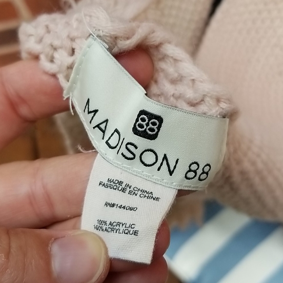 Dusty Pink Tassel Scarf EUC - Picture 3 of 4